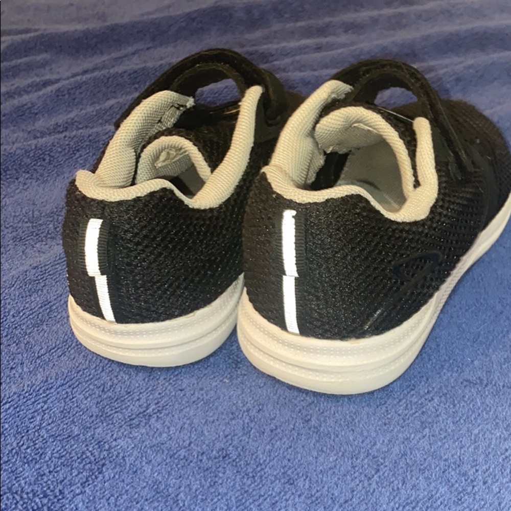 Little boys size 11 Velcro sneakers. Gently used